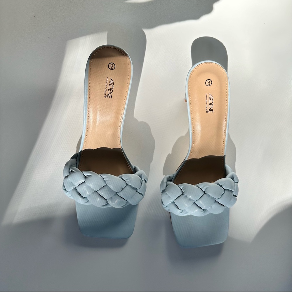 Baby blue heeled sandals - Picture 4 of 6